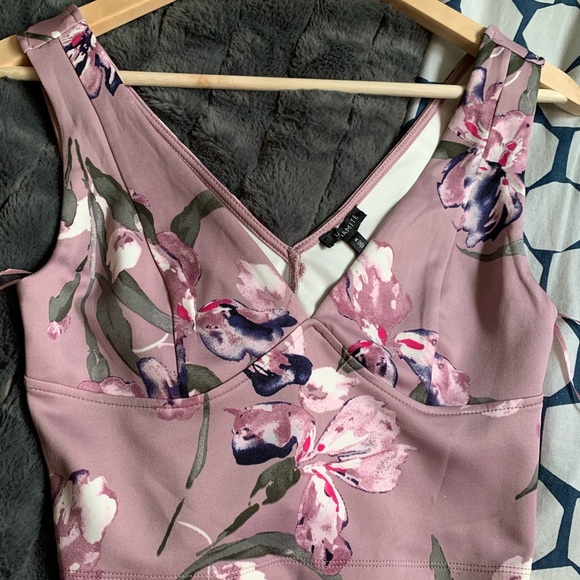 Dynamite floral crop top size medium NWT - Picture 3 of 4